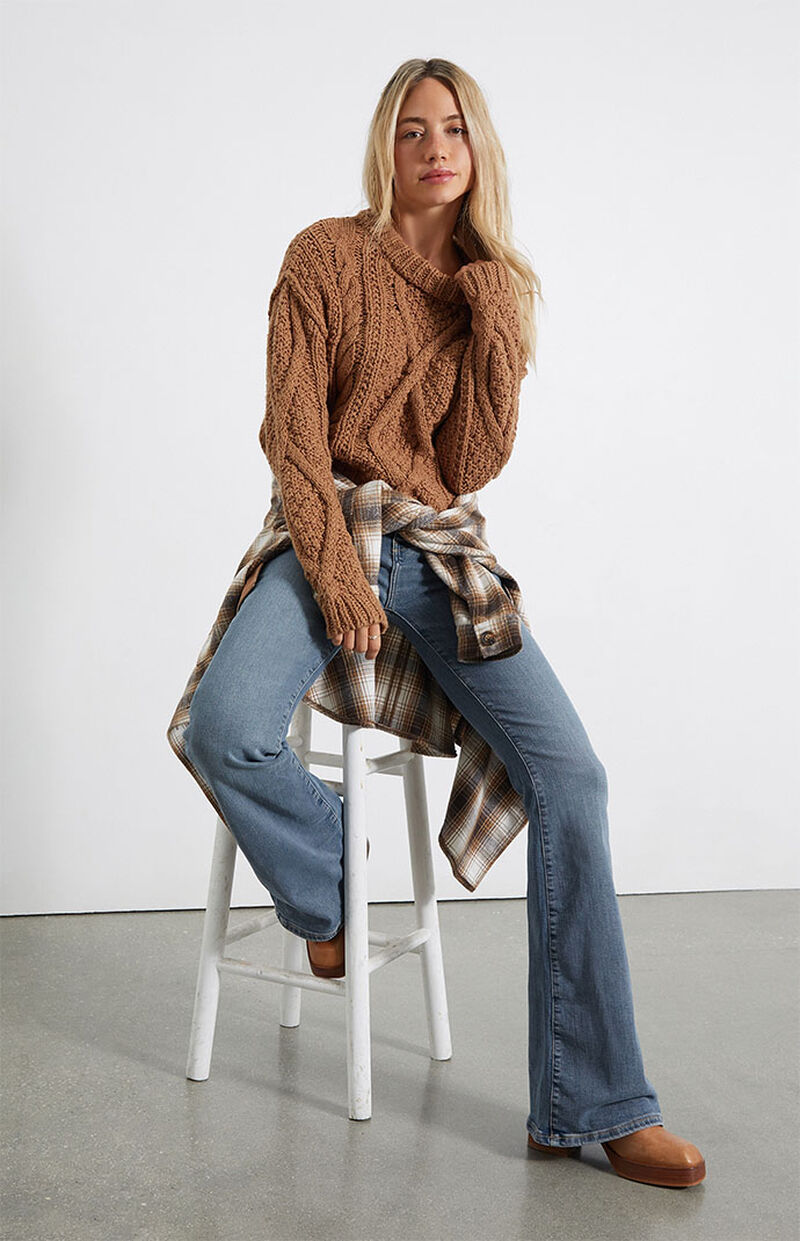 Ella Ayalon featured in  the PacSun catalogue for Spring/Summer 2023