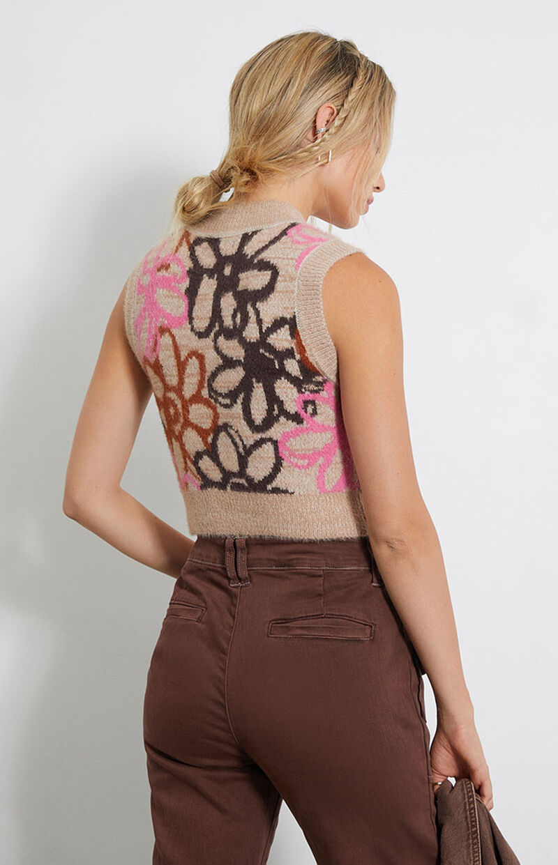 Ella Ayalon featured in  the PacSun catalogue for Spring/Summer 2023