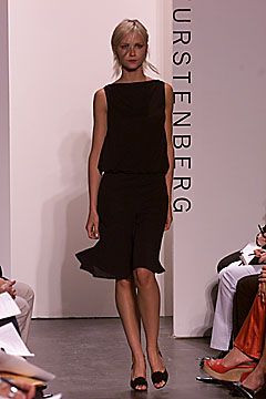 Diane Von Furstenberg fashion show for Autumn/Winter 2001