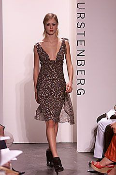 Diane Von Furstenberg fashion show for Autumn/Winter 2001