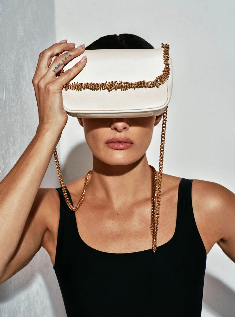 Isabeli Fontana featured in  the Arezzo advertisement for Resort 2025