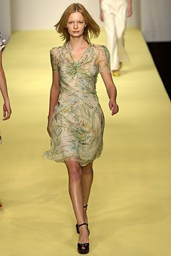 Clements Ribeiro fashion show for Spring/Summer 2004