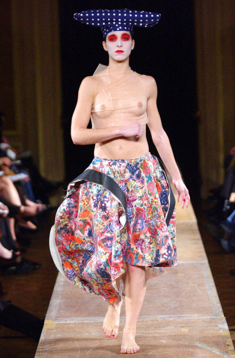 Comme Des Garcons fashion show for Spring/Summer 2004