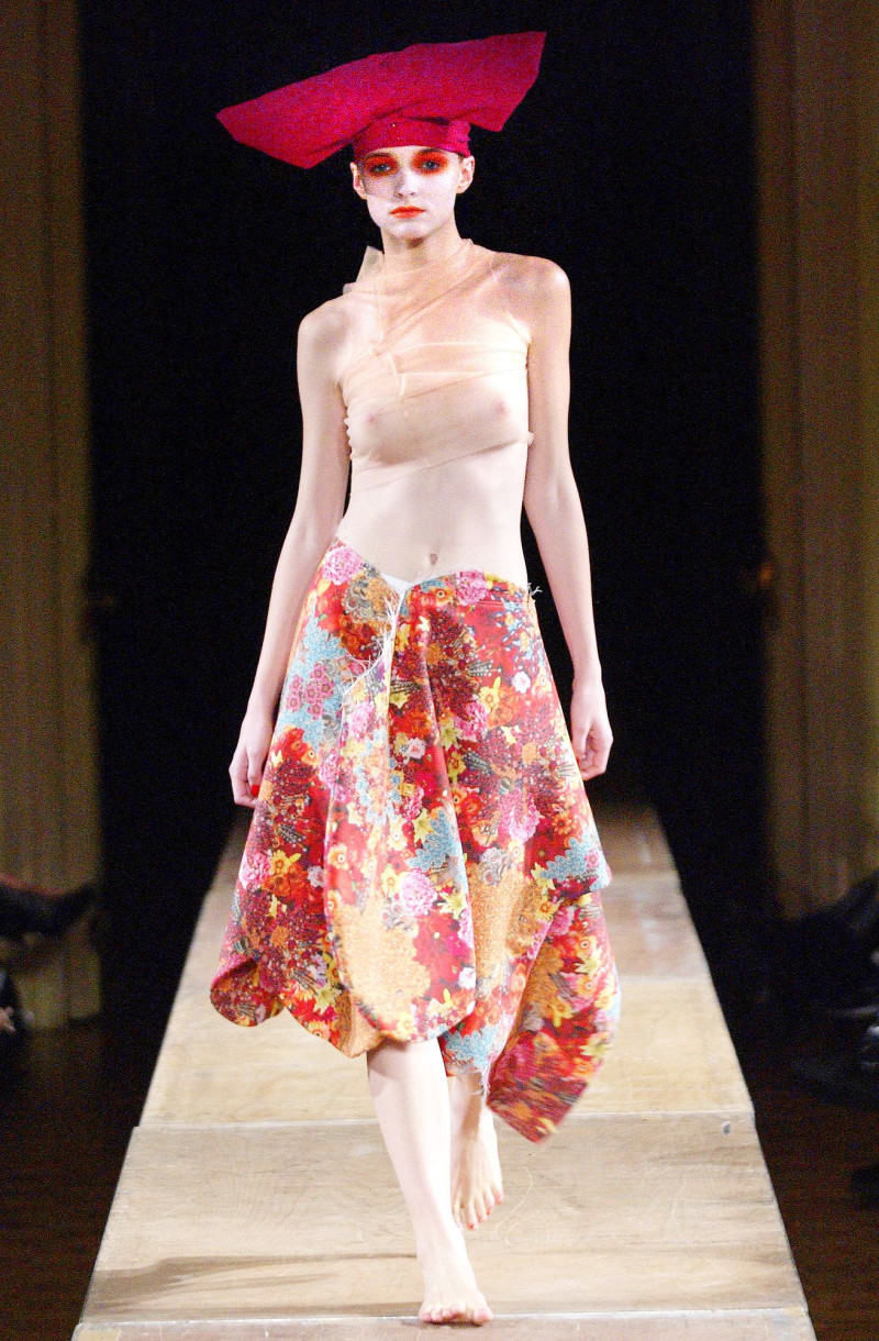 Comme Des Garcons fashion show for Spring/Summer 2004
