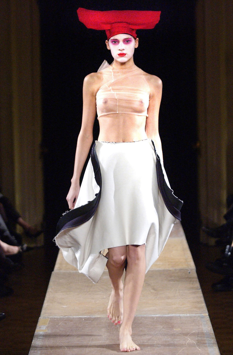 Comme Des Garcons fashion show for Spring/Summer 2004
