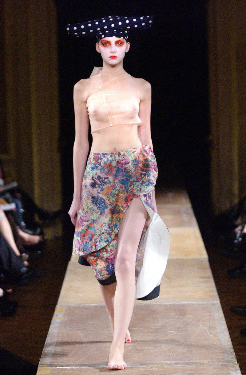 Comme Des Garcons fashion show for Spring/Summer 2004