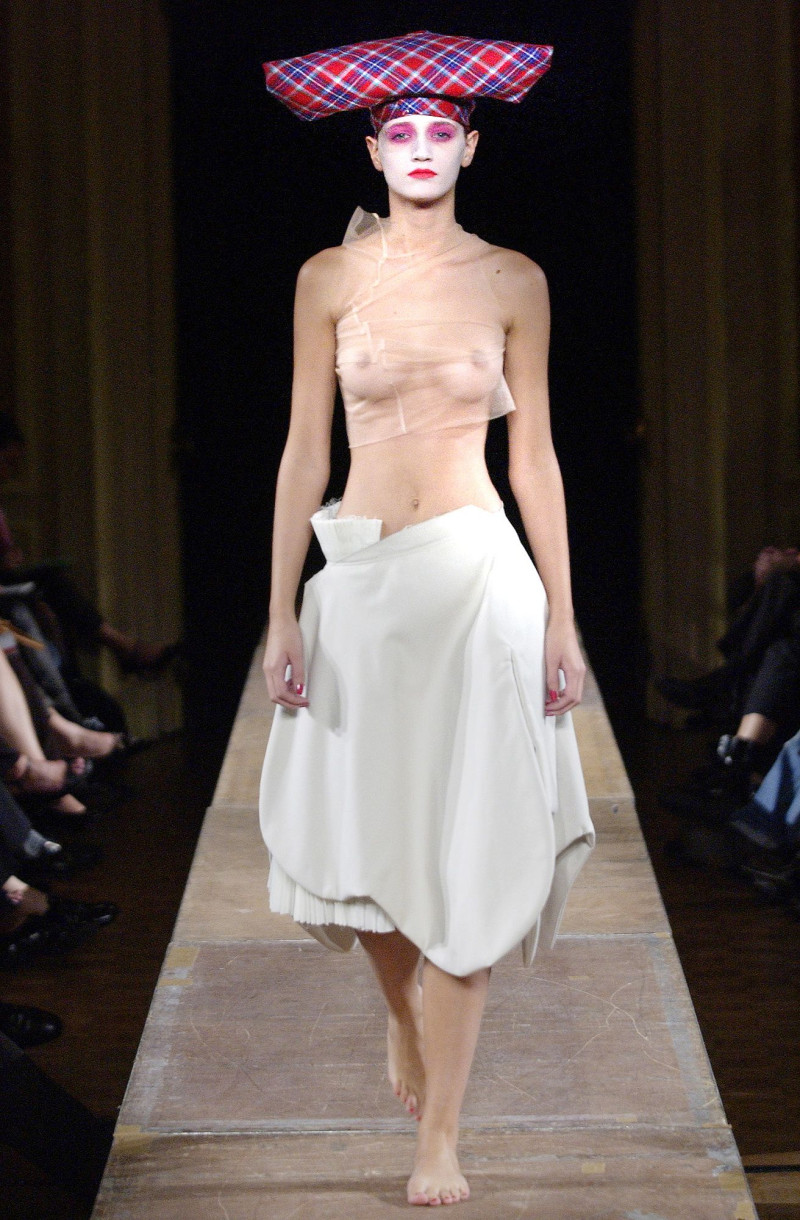 Comme Des Garcons fashion show for Spring/Summer 2004
