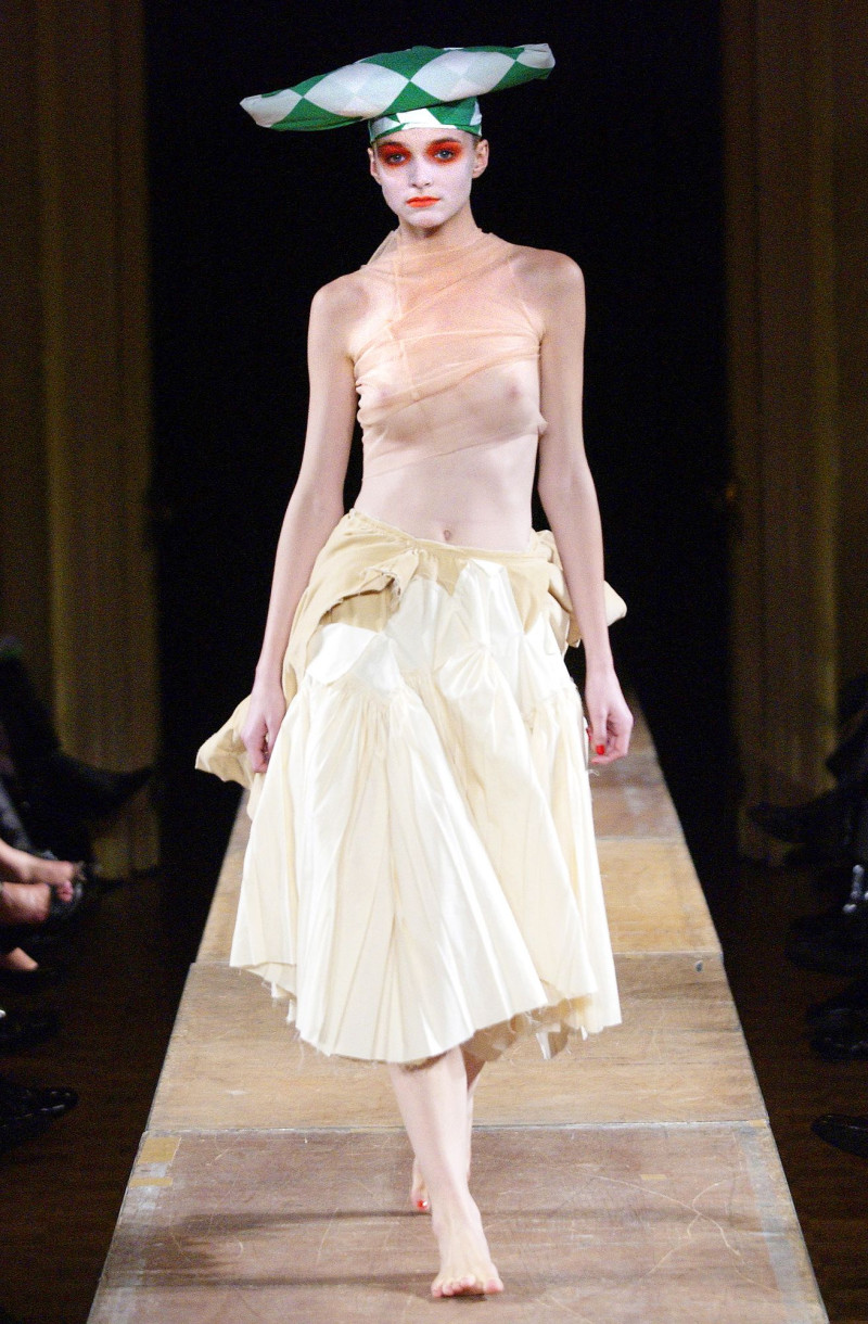 Comme Des Garcons fashion show for Spring/Summer 2004