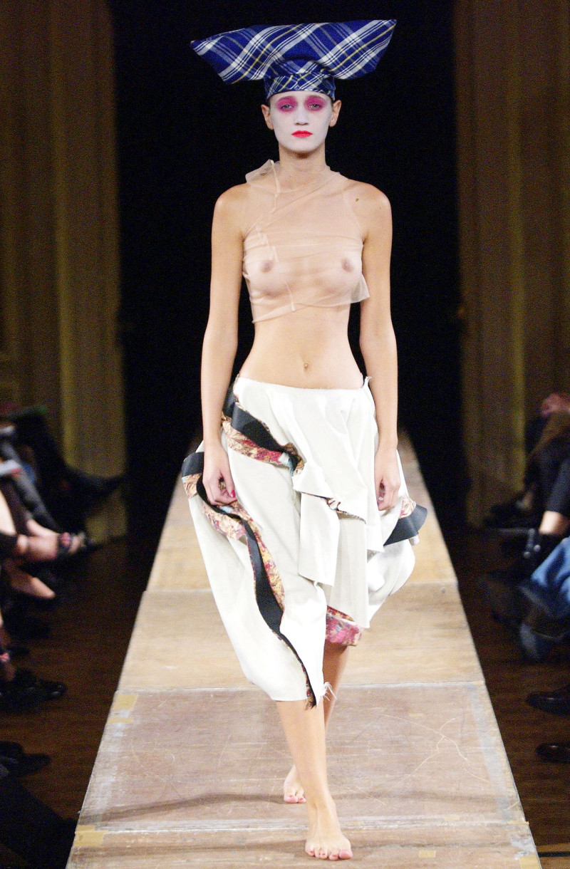 Comme Des Garcons fashion show for Spring/Summer 2004