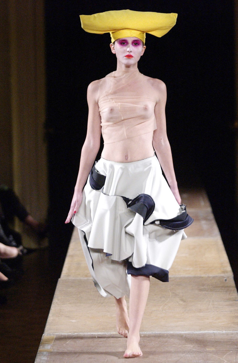 Comme Des Garcons fashion show for Spring/Summer 2004