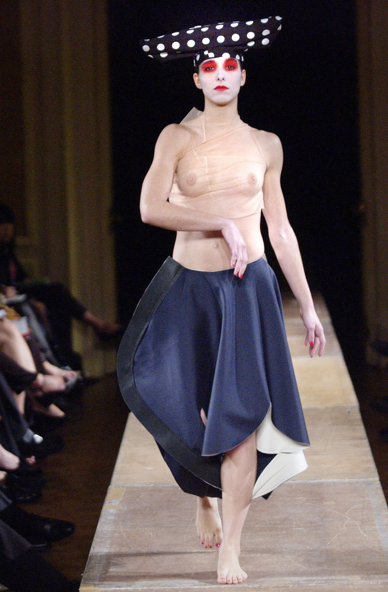 Comme Des Garcons fashion show for Spring/Summer 2004