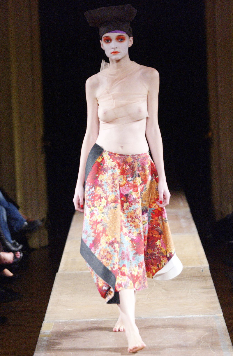 Comme Des Garcons fashion show for Spring/Summer 2004
