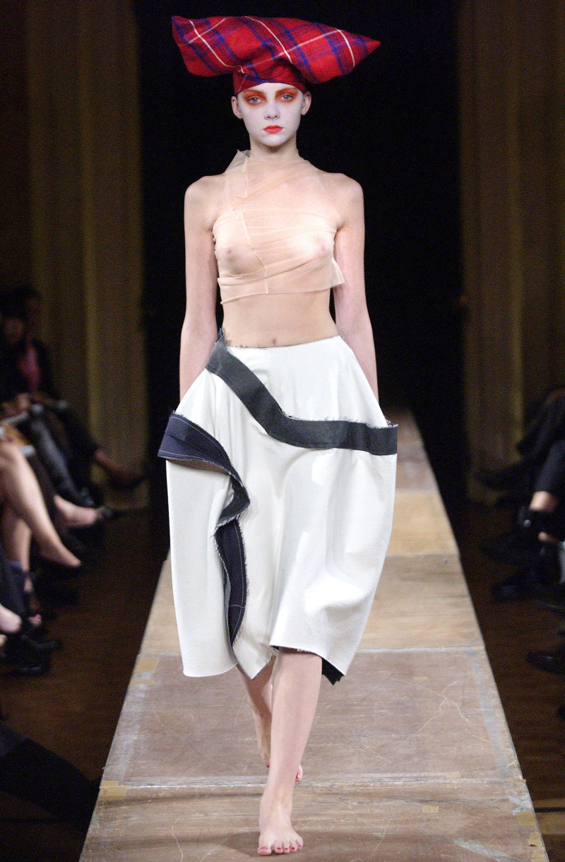 Comme Des Garcons fashion show for Spring/Summer 2004