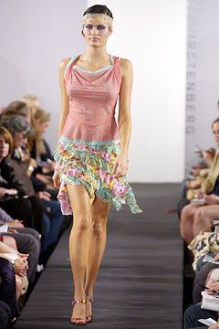 Diane Von Furstenberg fashion show for Spring/Summer 2004