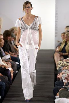 Diane Von Furstenberg fashion show for Spring/Summer 2004