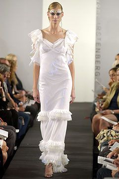 Diane Von Furstenberg fashion show for Spring/Summer 2004
