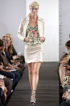 Diane Von Furstenberg fashion show for Spring/Summer 2004