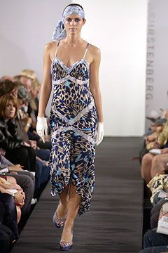 Diane Von Furstenberg fashion show for Spring/Summer 2004