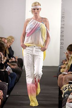 Diane Von Furstenberg fashion show for Spring/Summer 2004