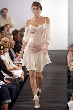 Diane Von Furstenberg fashion show for Spring/Summer 2004