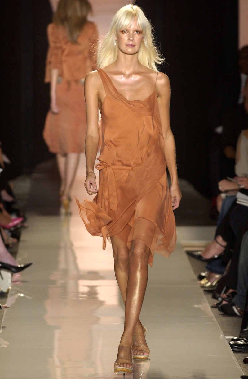 Donna Karan New York fashion show for Spring/Summer 2004