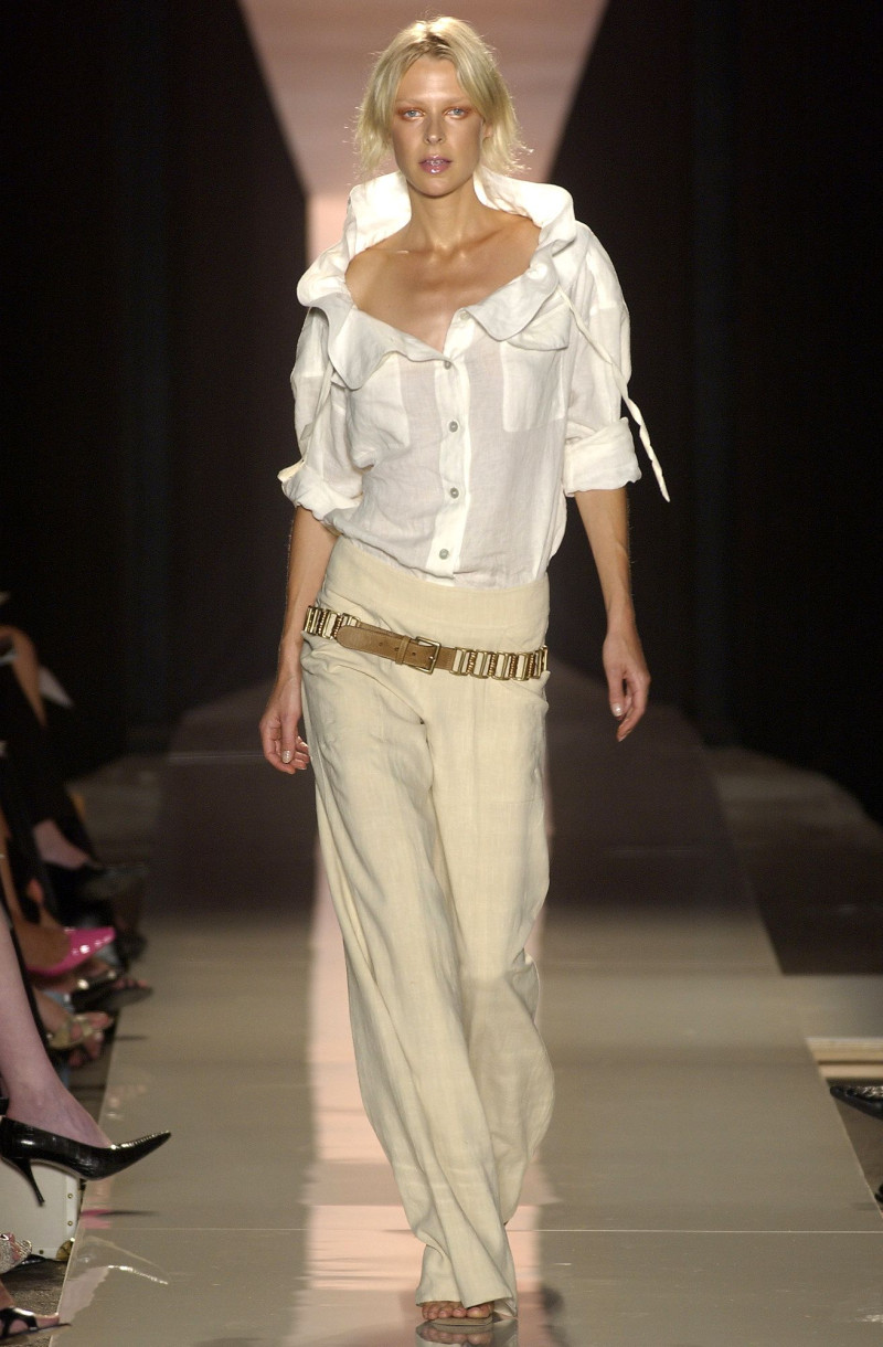 Donna Karan New York fashion show for Spring/Summer 2004