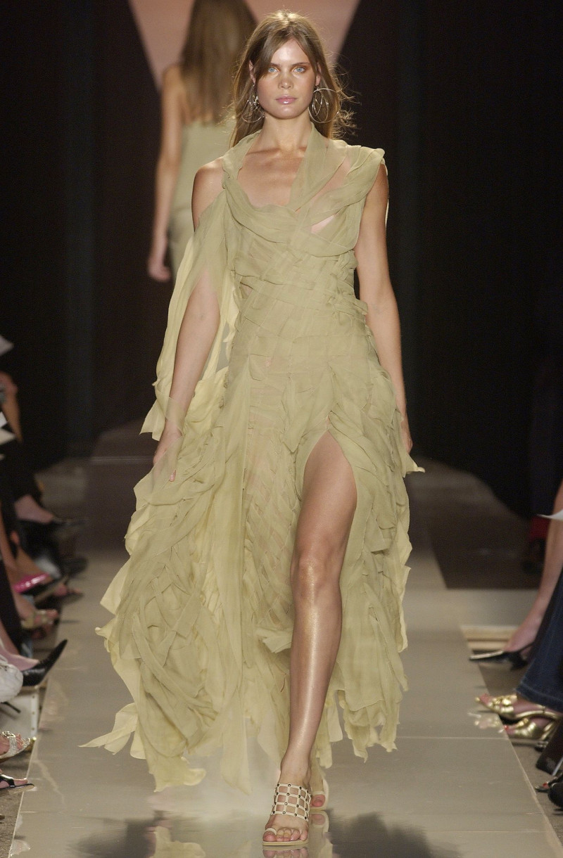 Donna Karan New York fashion show for Spring/Summer 2004