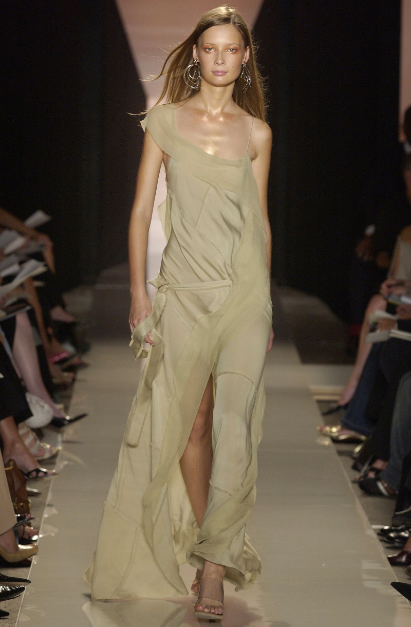 Donna Karan New York fashion show for Spring/Summer 2004