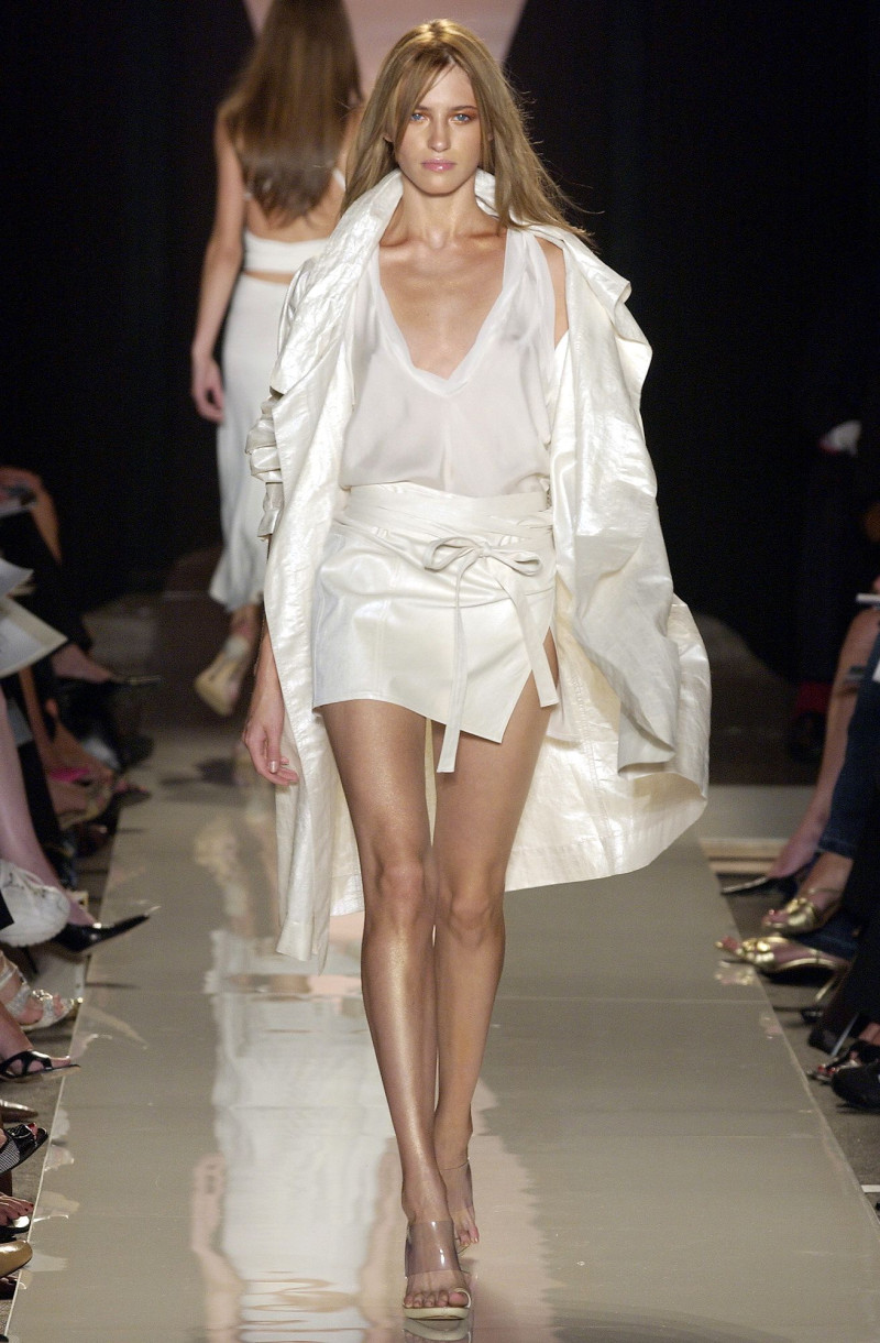 Donna Karan New York fashion show for Spring/Summer 2004