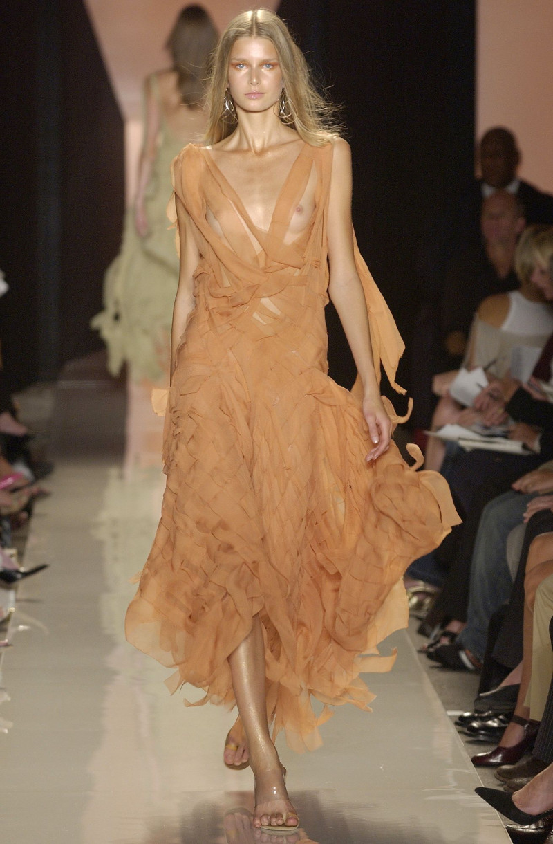 Donna Karan New York fashion show for Spring/Summer 2004