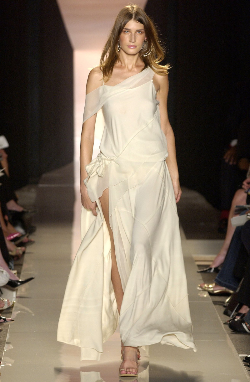 Donna Karan New York fashion show for Spring/Summer 2004