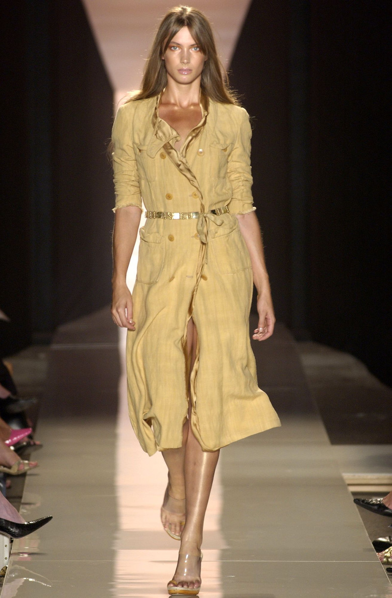 Donna Karan New York fashion show for Spring/Summer 2004