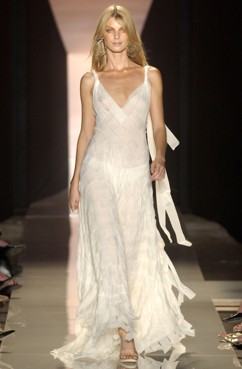Donna Karan New York fashion show for Spring/Summer 2004