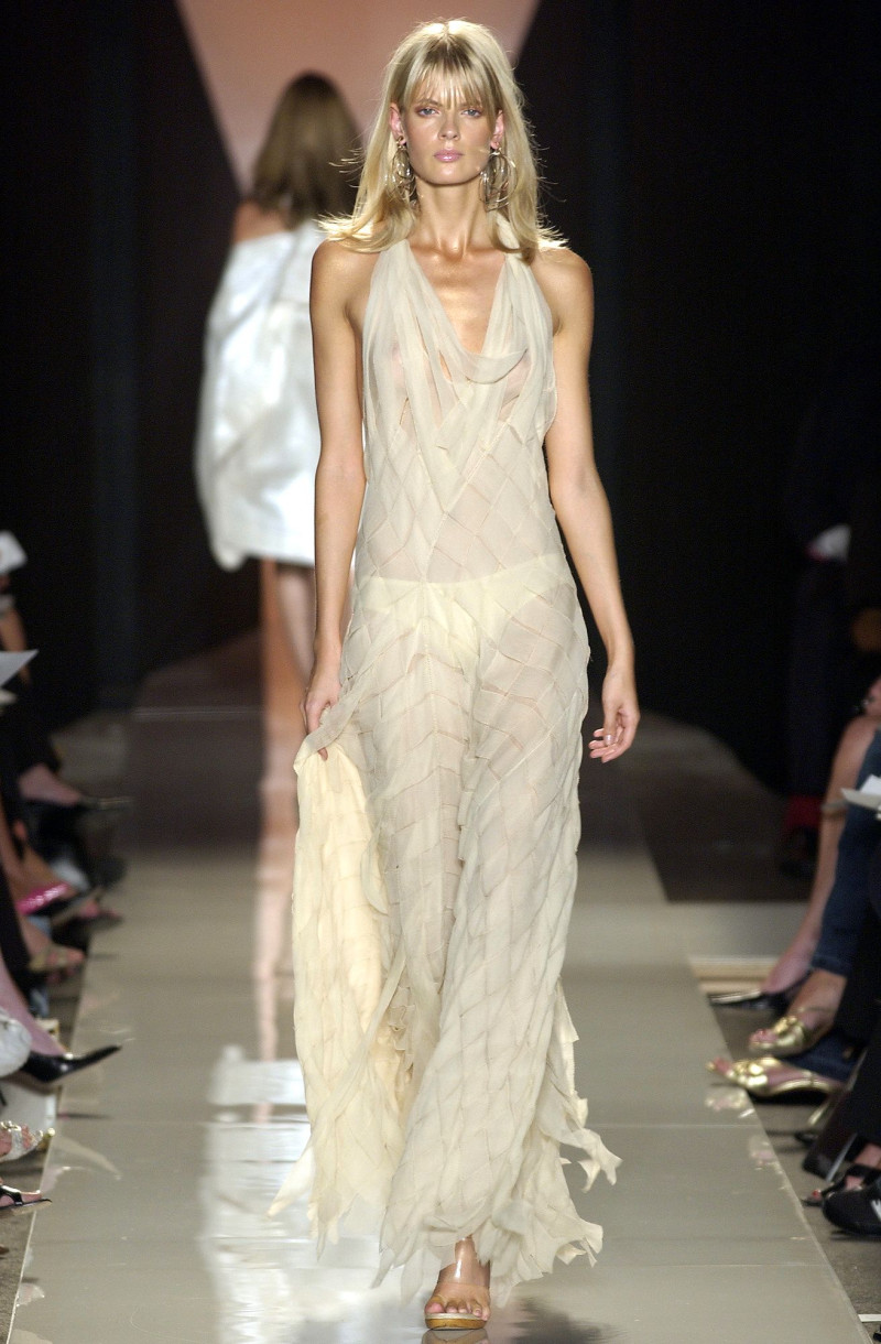 Donna Karan New York fashion show for Spring/Summer 2004