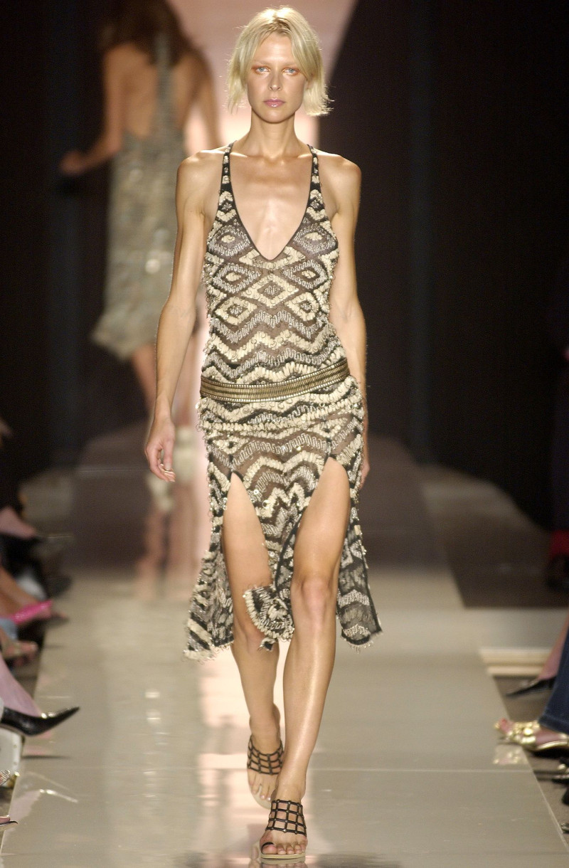 Donna Karan New York fashion show for Spring/Summer 2004