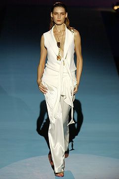 Emanuel Ungaro fashion show for Spring/Summer 2004
