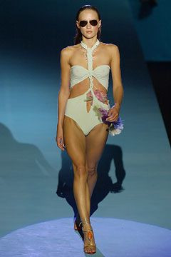 Emanuel Ungaro fashion show for Spring/Summer 2004