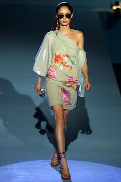 Emanuel Ungaro fashion show for Spring/Summer 2004