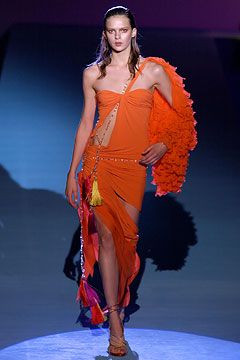 Emanuel Ungaro fashion show for Spring/Summer 2004