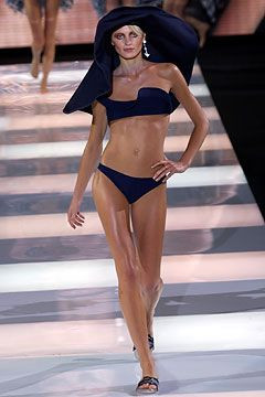 Giorgio Armani fashion show for Spring/Summer 2004