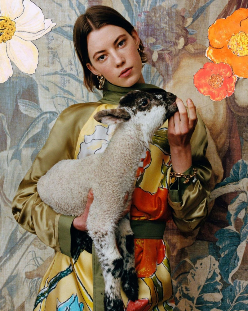 Dana Smith featured in  the Burberry x highgrove advertisement for Pre-Fall 2025