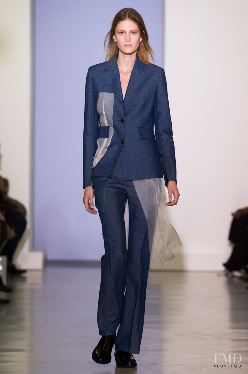 Daria Osipova featured in  the Yang Li fashion show for Spring/Summer 2015