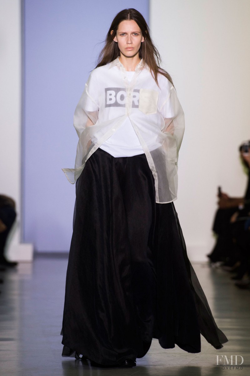 Ella Zadavysvichka featured in  the Yang Li fashion show for Spring/Summer 2015