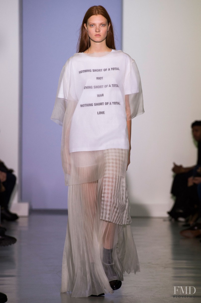 Yang Li fashion show for Spring/Summer 2015