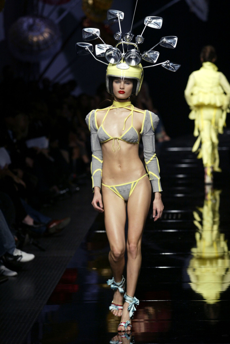 Isabeli Fontana featured in  the Antonio Berardi fashion show for Spring/Summer 2004