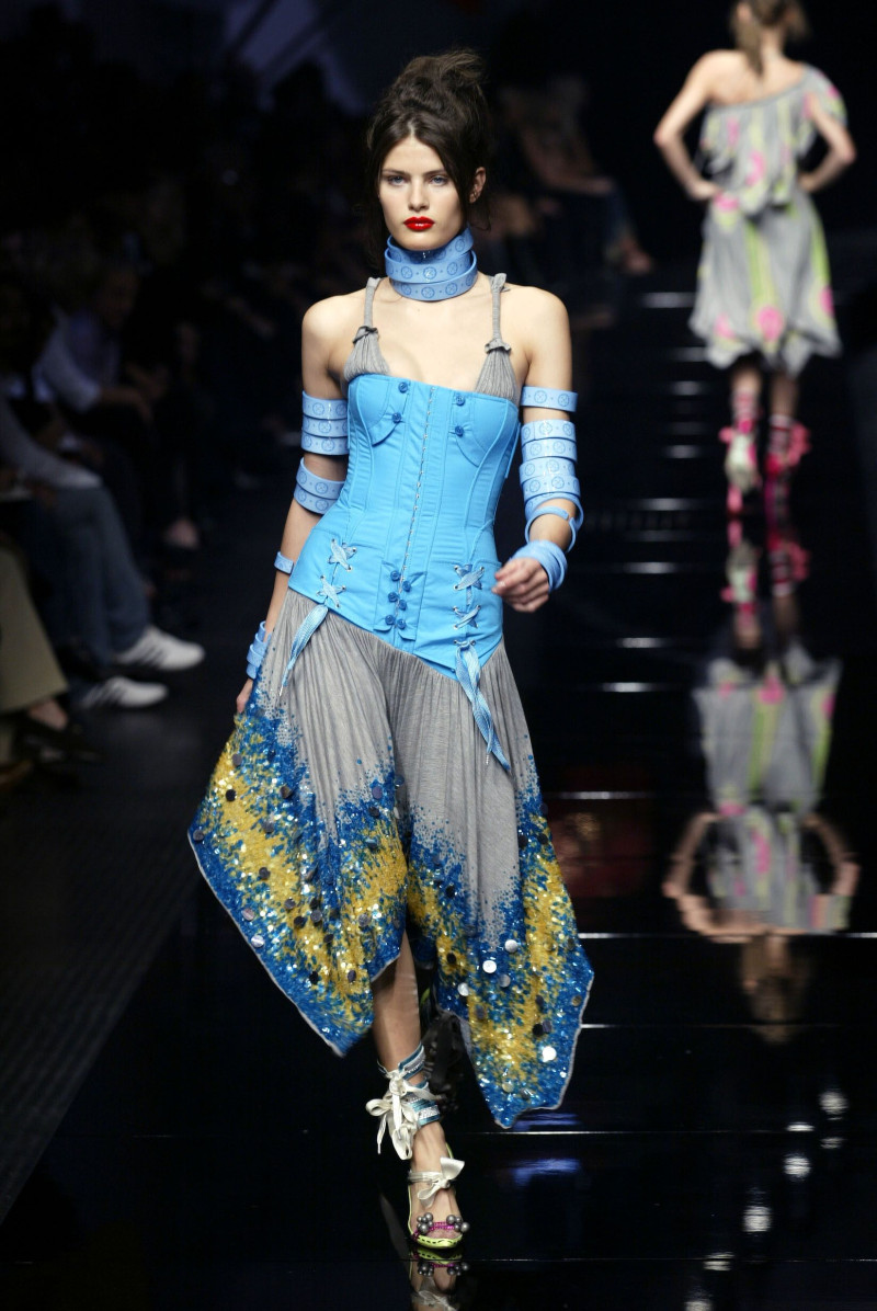 Isabeli Fontana featured in  the Antonio Berardi fashion show for Spring/Summer 2004