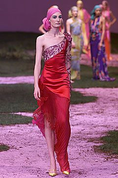 Emanuel Ungaro Haute-Couture fashion show for Spring/Summer 2001