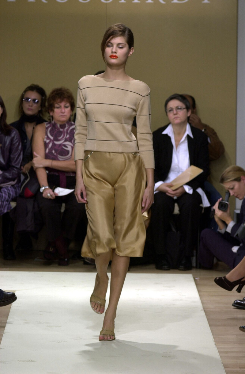 Isabeli Fontana featured in  the Trussardi fashion show for Spring/Summer 2001