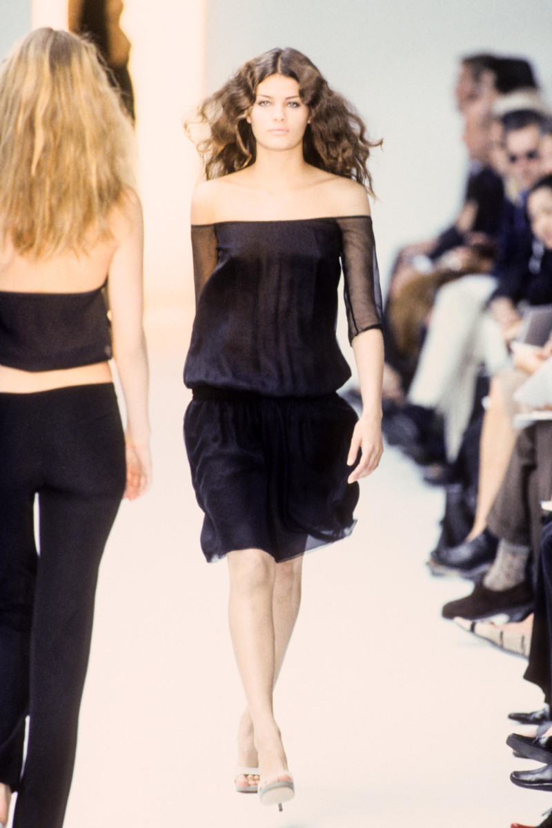 Isabeli Fontana featured in  the Strenesse Gabriele Strehle fashion show for Spring/Summer 2000