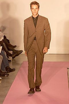 DKNY fashion show for Autumn/Winter 2000